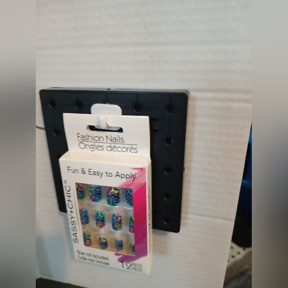 12 sets of artificial nails and 1 set nail wraps - Picture 8 of 9